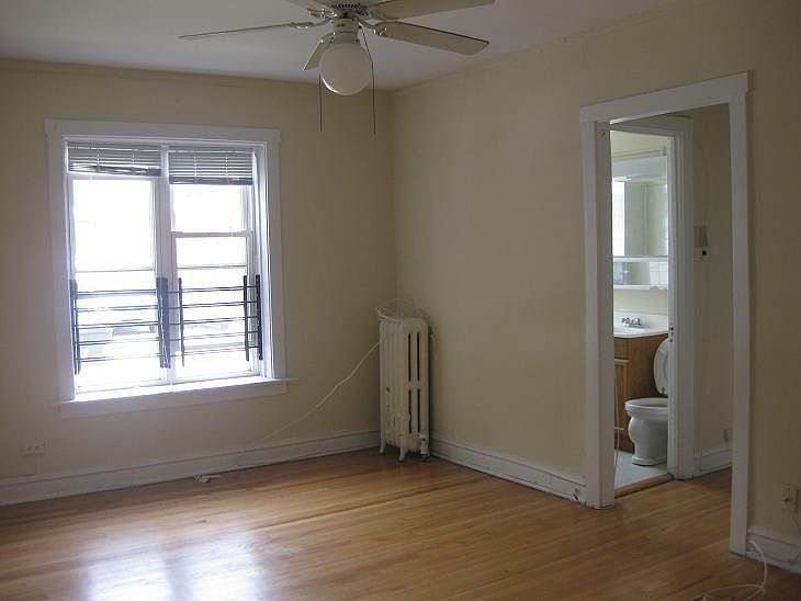 2nd image of 656 W Oakdale Ave APT 1D
