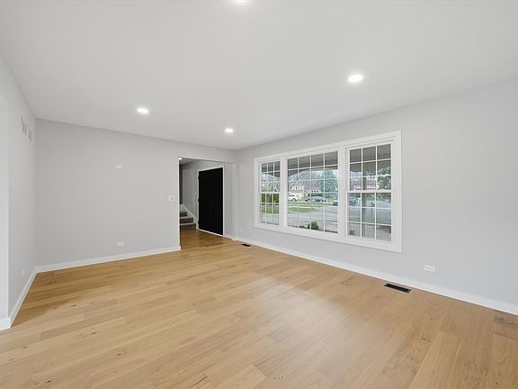 3rd image of 6S656 Avon Ct