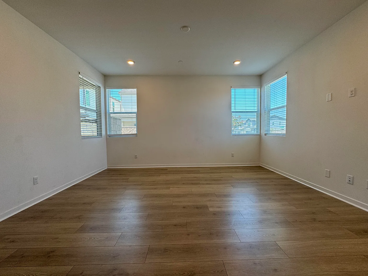 4 bed, 2116 sqft, $3,400 — Photo 4