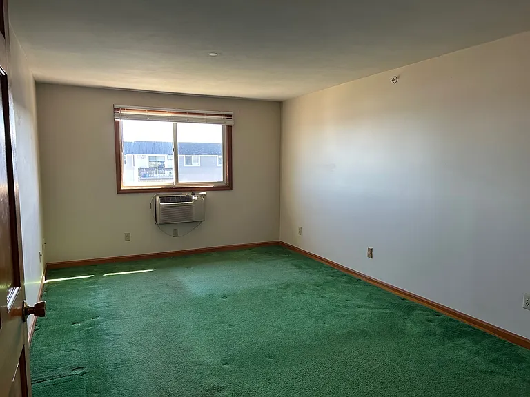 190 Kings Hwy — Photo 20