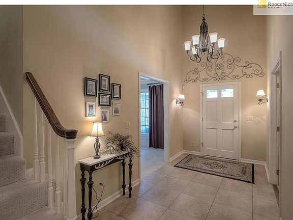 Open & spacious two story entry!