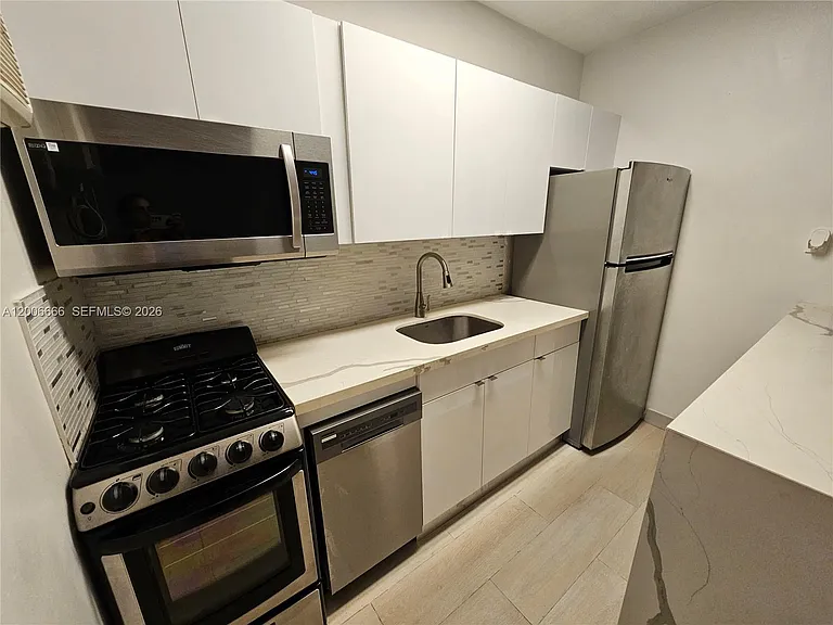 1723 Liberty St #5 — Photo 2