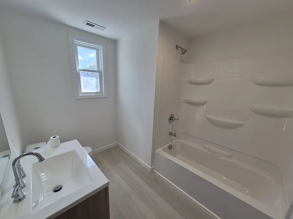 68 Newton St #3
