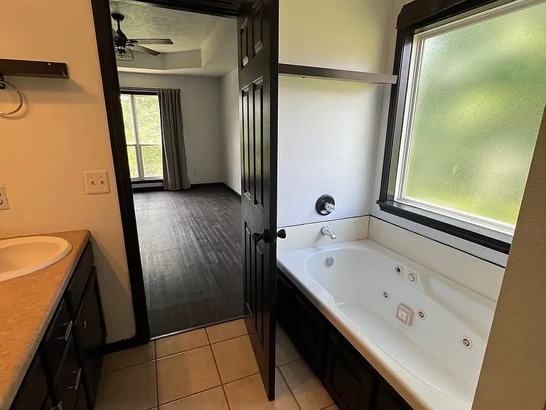 360 Tall Oaks Dr — Photo 25