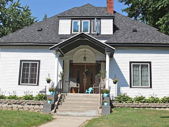2nd image of 1001 Woodside Dr