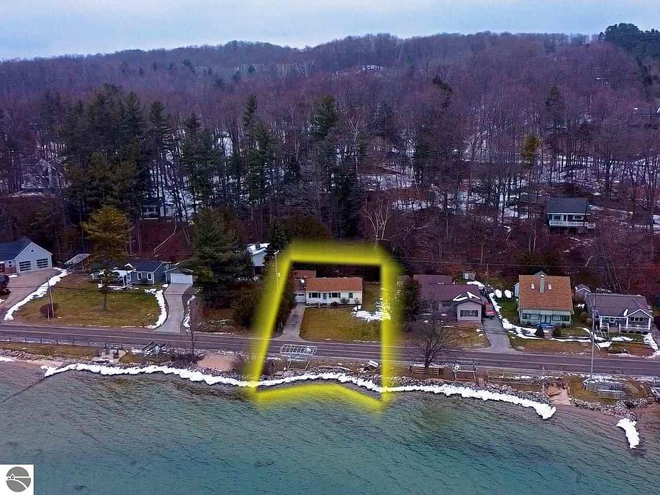 7510 Crystal Dr, Beulah, MI 49617 Zillow