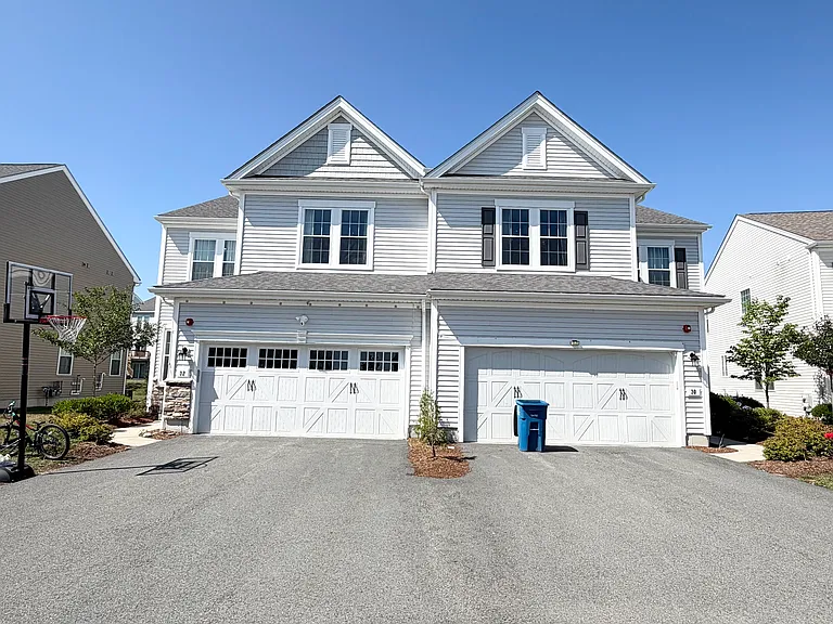 32 Poplar Ln — Photo 1