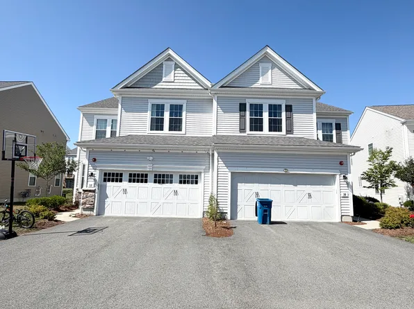 32 Poplar Ln, Hopkinton, MA 01748