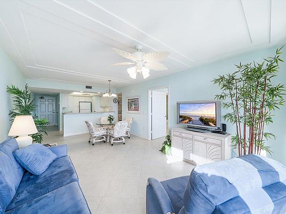 4th image of 180 Seaview Ct APT 1000