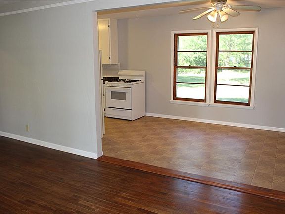 4th image of 221 Souder Dr