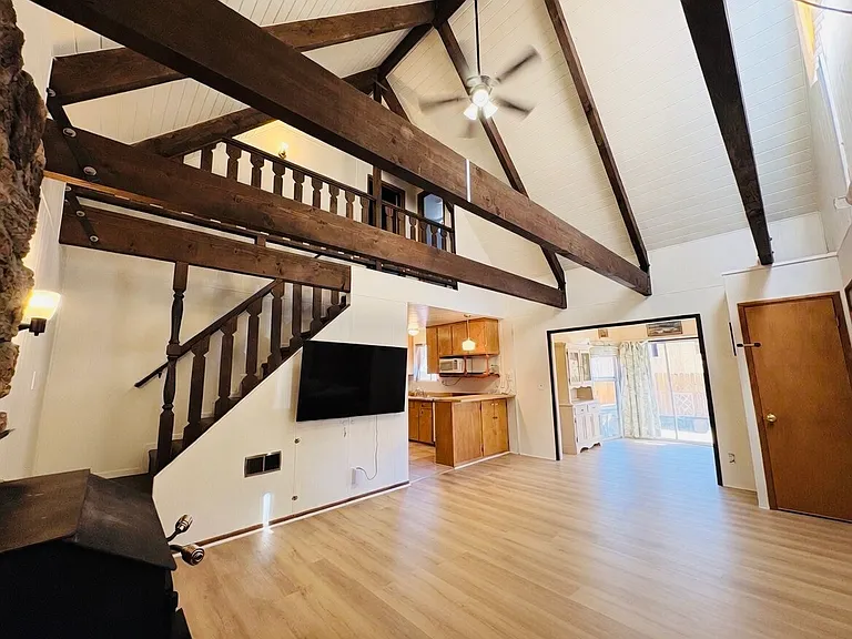 344 Downey Dr — Photo 8