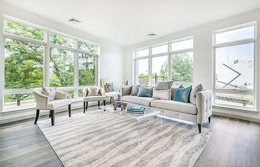 1st image of 182 Telford St #211
