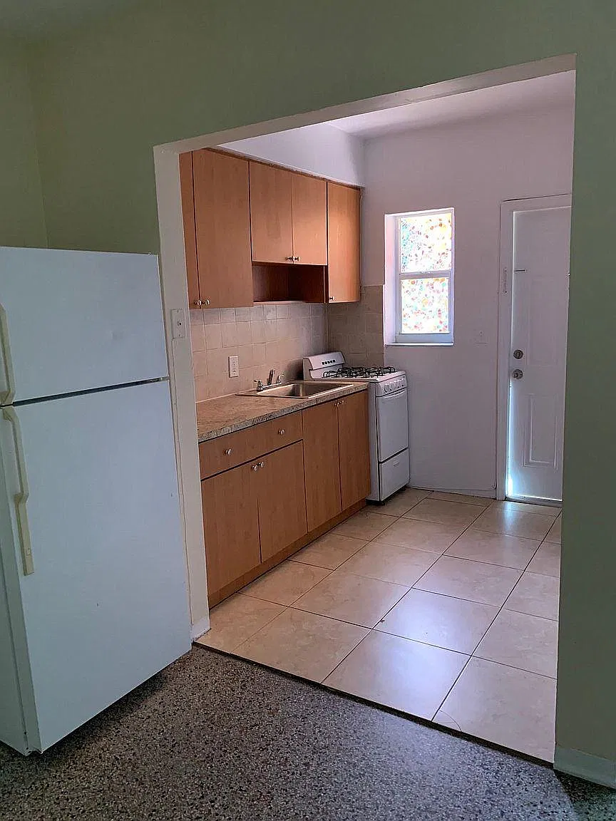 900 SW 3rd St — Photo 4