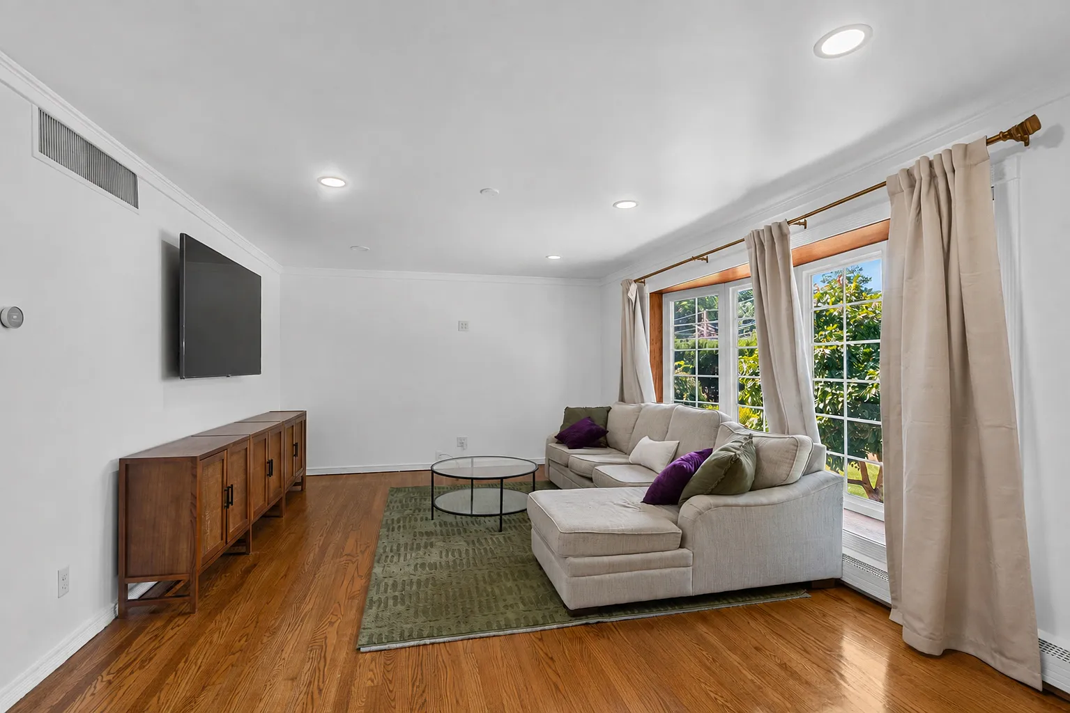 6 bed, $6,000 — Photo 2