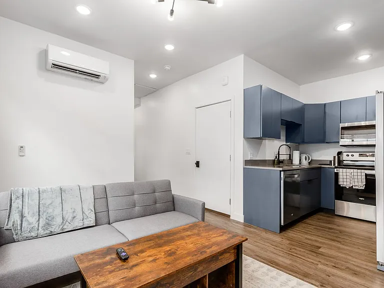 595 E Broad St — Photo 12