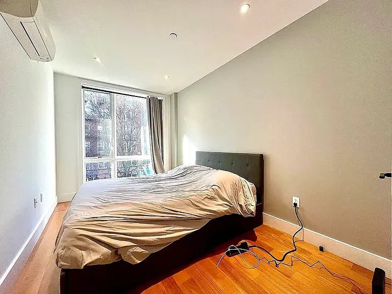 731 E 32nd St #4 — Photo 7