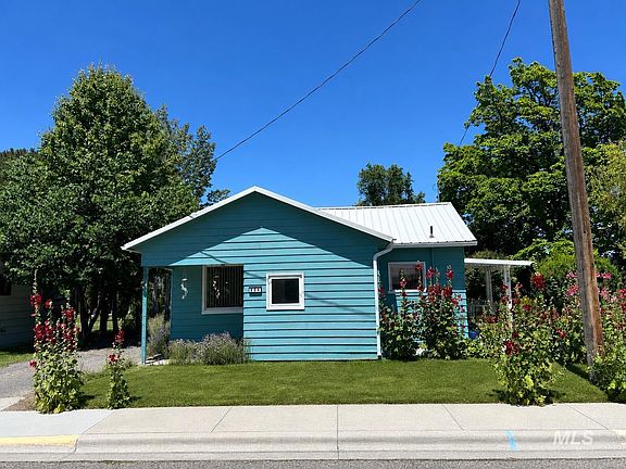 2nd image of 604 8th Ave E