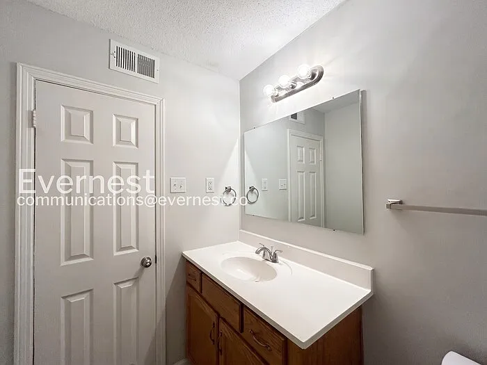 2372 Ashland Dr — Photo 11