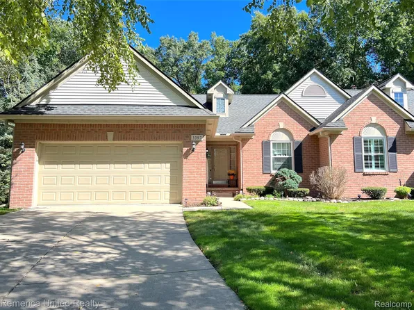 3397 Dewdrop Ln, Howell, MI 48843