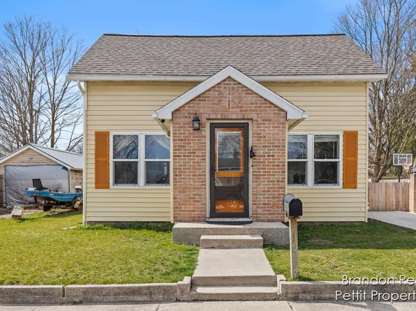 8887 Stebbins St, Montague, MI 49437