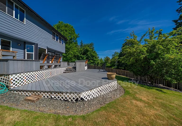 5204 Ridge Dr NE — Photo 42