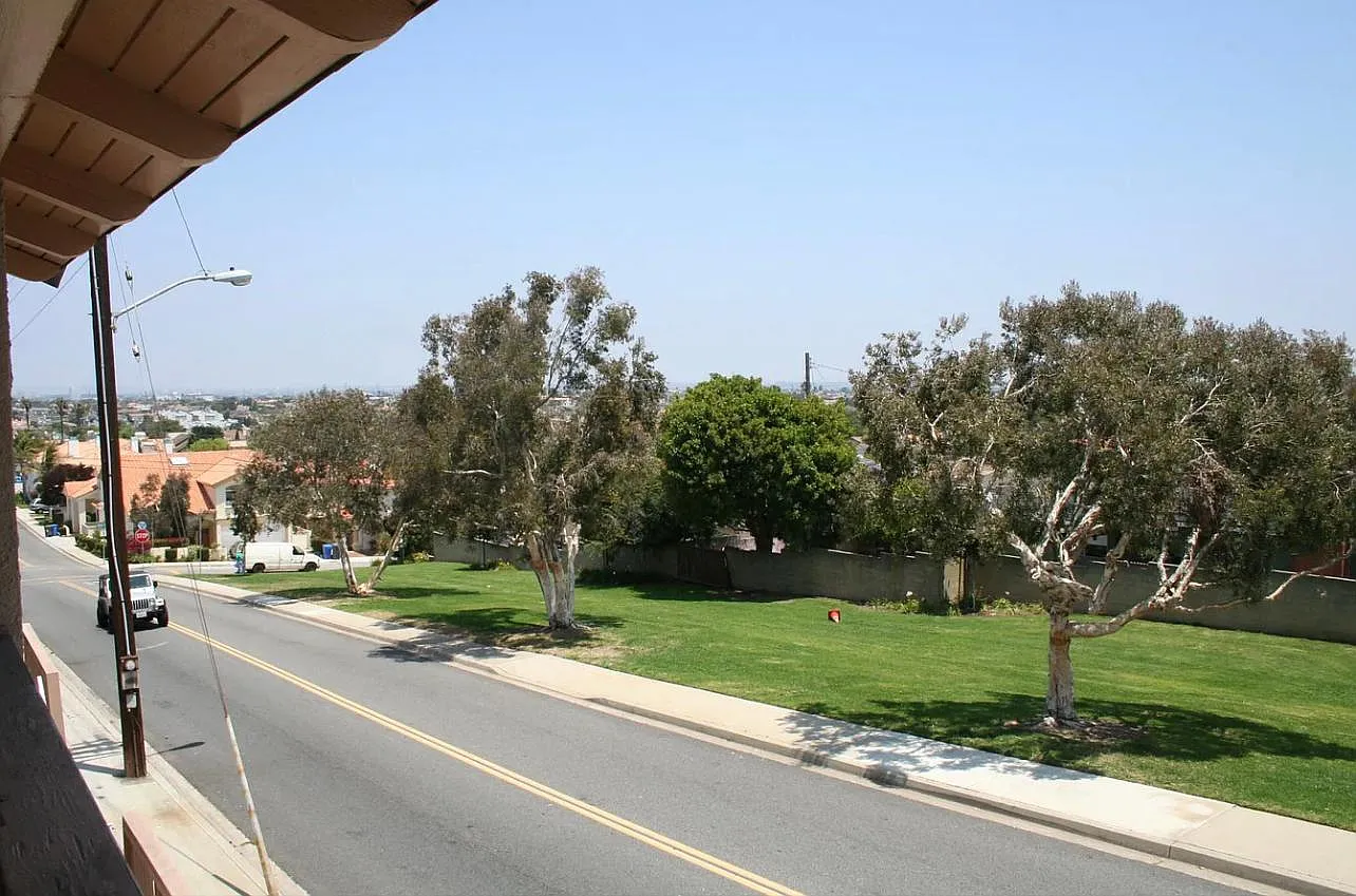2 bed, 1.5 bath, 1200 sqft, $2,995 — Photo 4