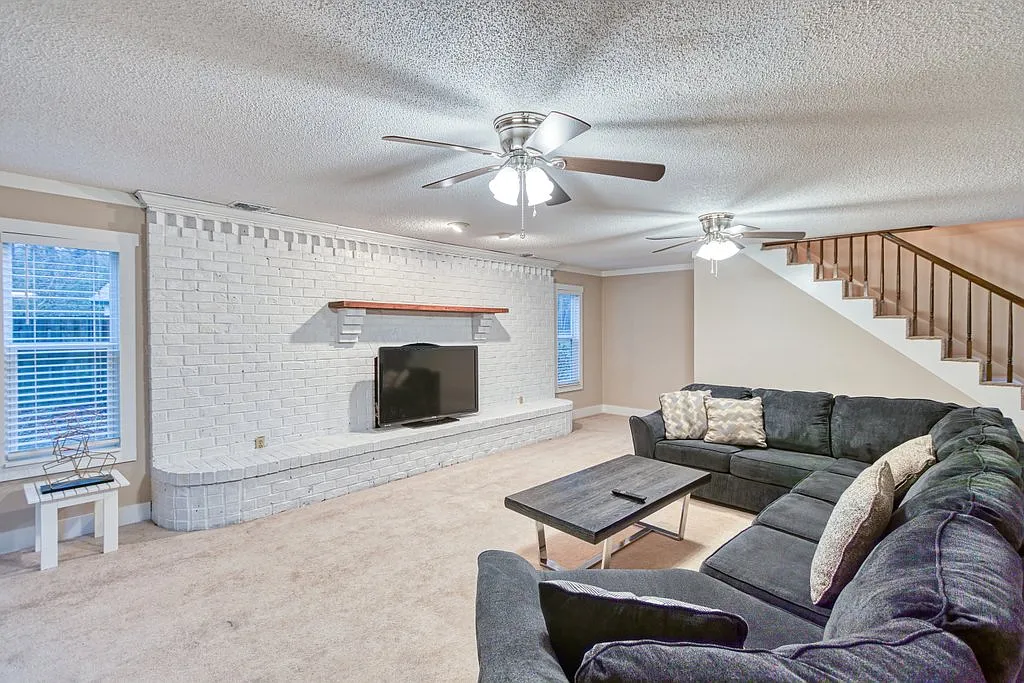 3 bed, 2548 sqft, $800 — Photo 1