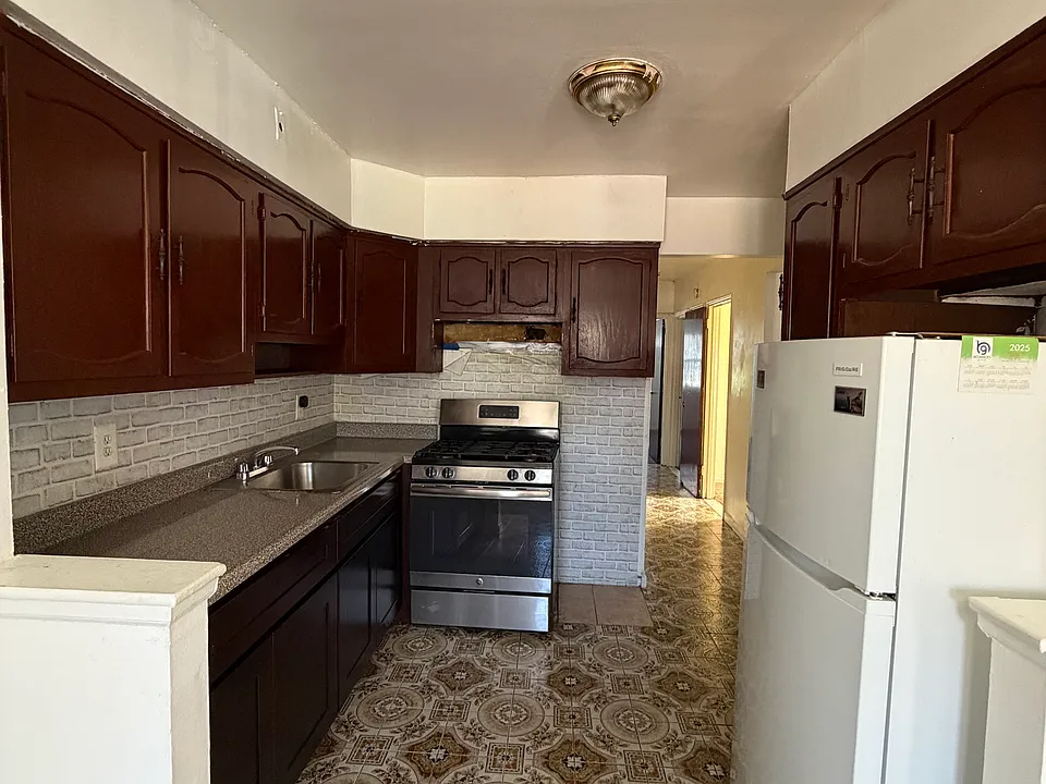 2342 Holland Ave #1