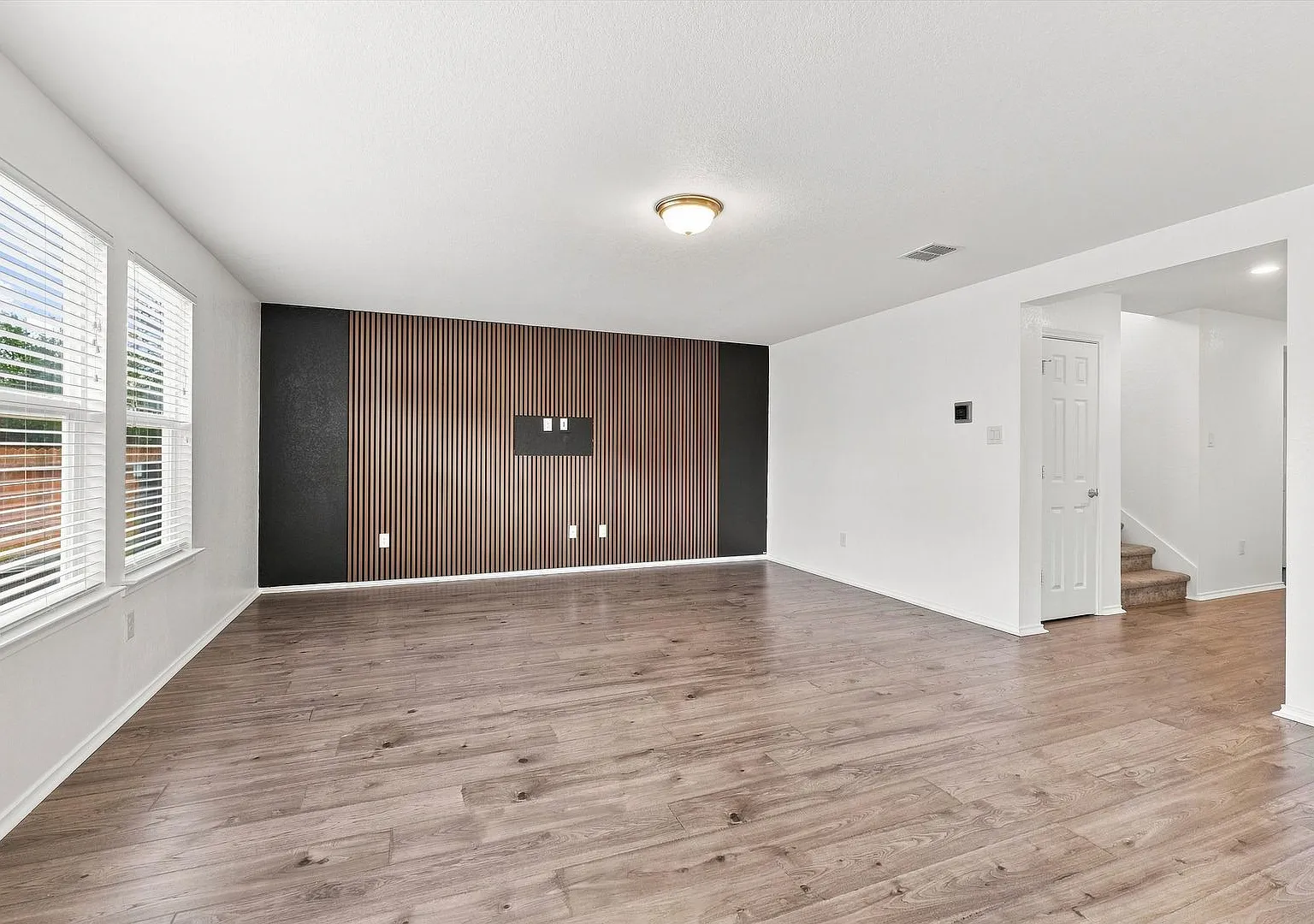 Spacious 4-Bedroom Home with Downstairs Guest Suite & Backyard Gazebo — Photo 4