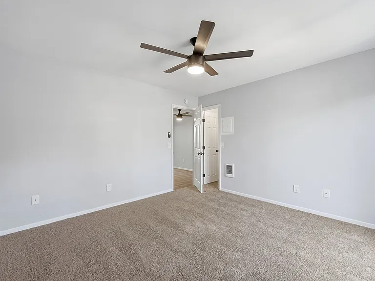 Benchmark Apartments — Photo 11
