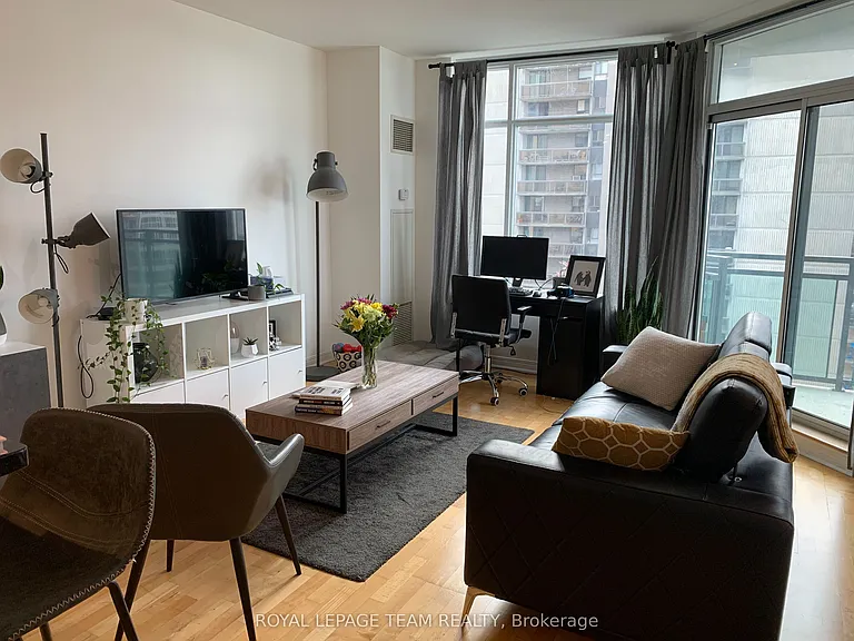 570 Laurier Ave W #1801 — Photo 2