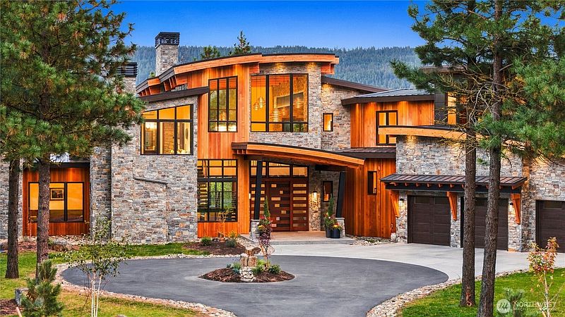 2nd image of 581 Gold Leaf Lane