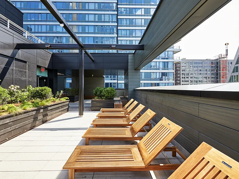 600 W 58th St #6G — Photo 9