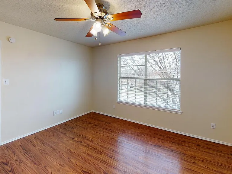 8101 Flowertree Dr — Photo 7