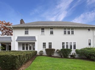 8 Sprague Rd, Scarsdale, NY 10583