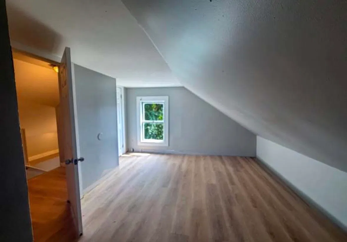 4 bed, 1033 sqft, $1,950 — Photo 3