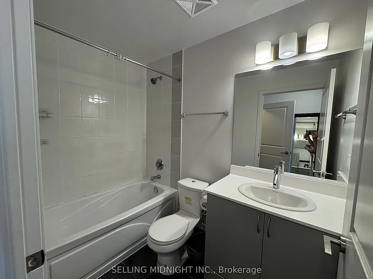 5162 Yonge St #Penthouse 301 — Photo 12