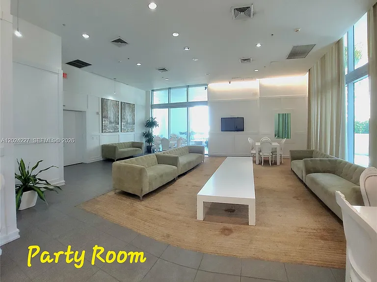 90 SW 3rd St #2208 — Photo 36