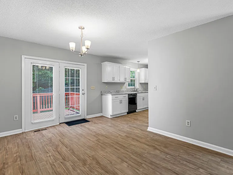 1811 Cody Ave — Photo 9