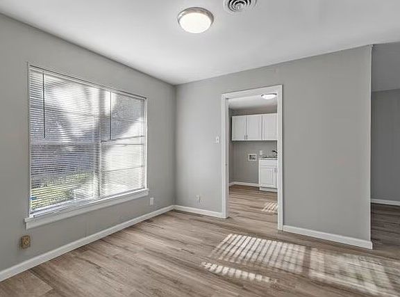 5th image of 3 Pershing Dr APT A