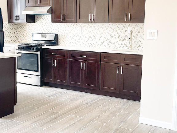 4th image of 594 Crescent St #1