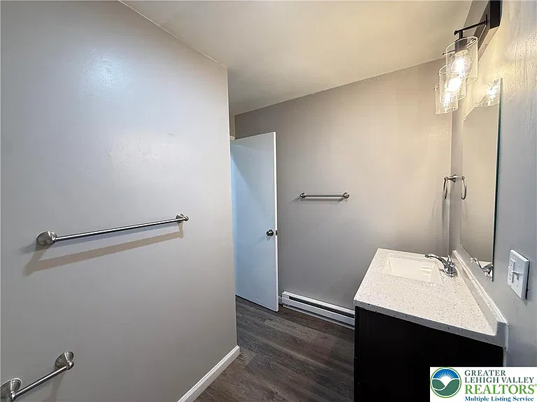 202 N 6th St #203 — Photo 10