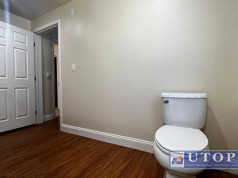 SCZ T 727 Frederick Street — Photo 13