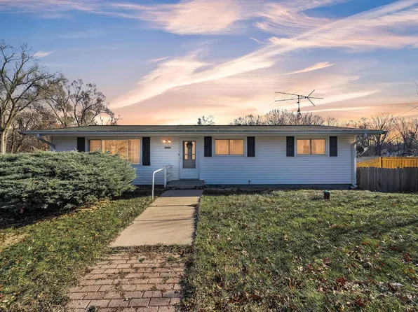 N2494 Giles DRIVE, Burlington, WI 53105