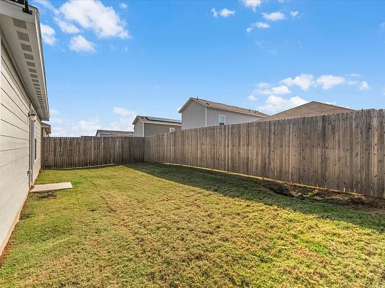 1412 Silver Oak Ln — Photo 5