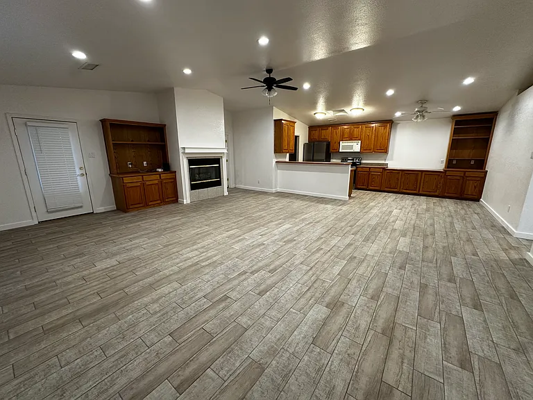 327 E Mescalero Rd — Photo 3