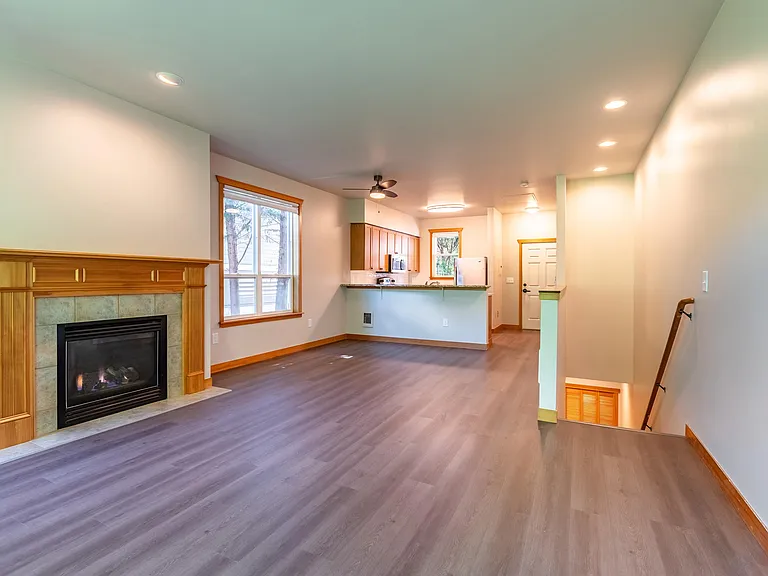 Pacific Pointe — Photo 9