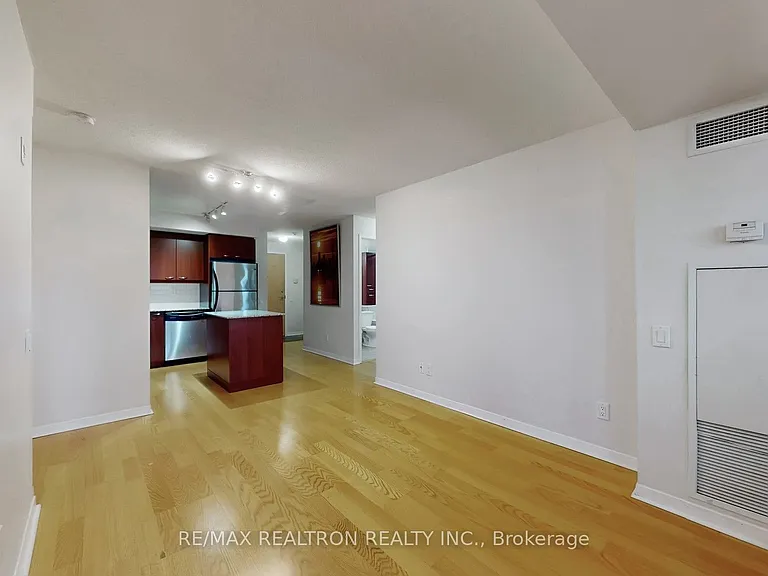 1050 The Queensway #217 — Photo 18