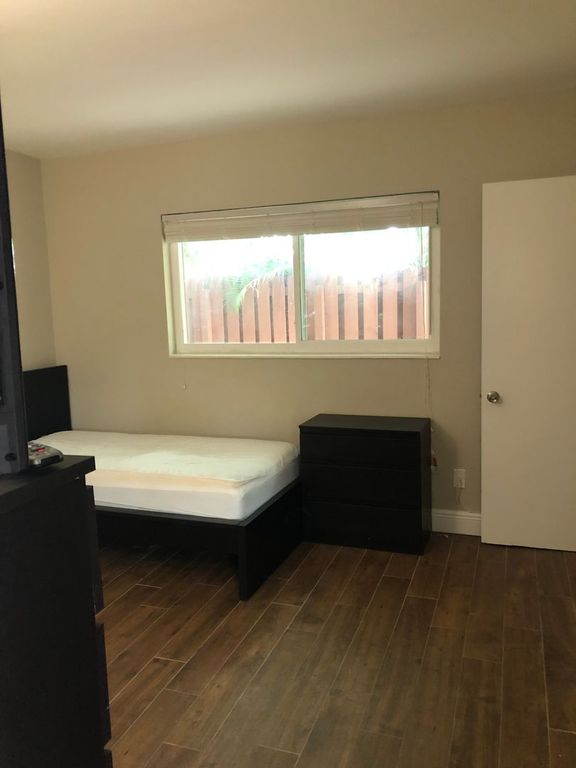 2205 SE 7th St APT 9, photo 3