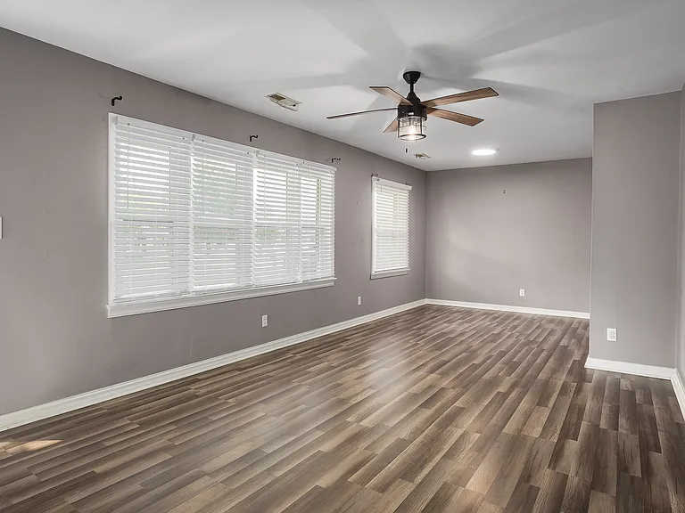 4126 Eastwood Dr — Photo 4